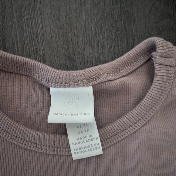 XS H&M basic tees - Picture 2 of 3